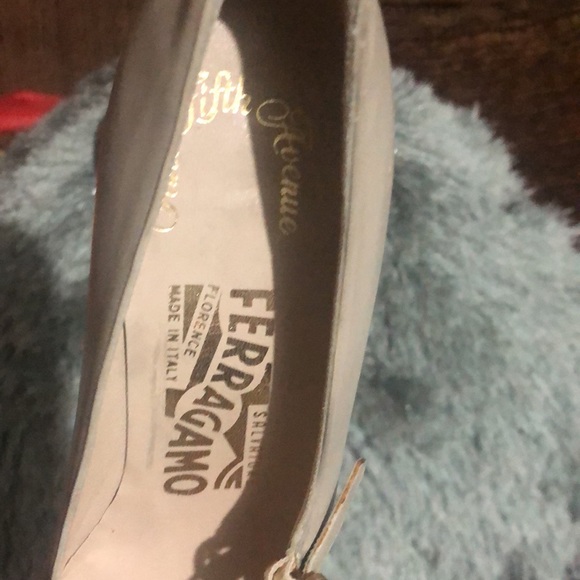 Authentic Salvatore Ferragamo Women's Ivory Leather Shoes Sz 7.5 AAAA - Picture 2 of 8